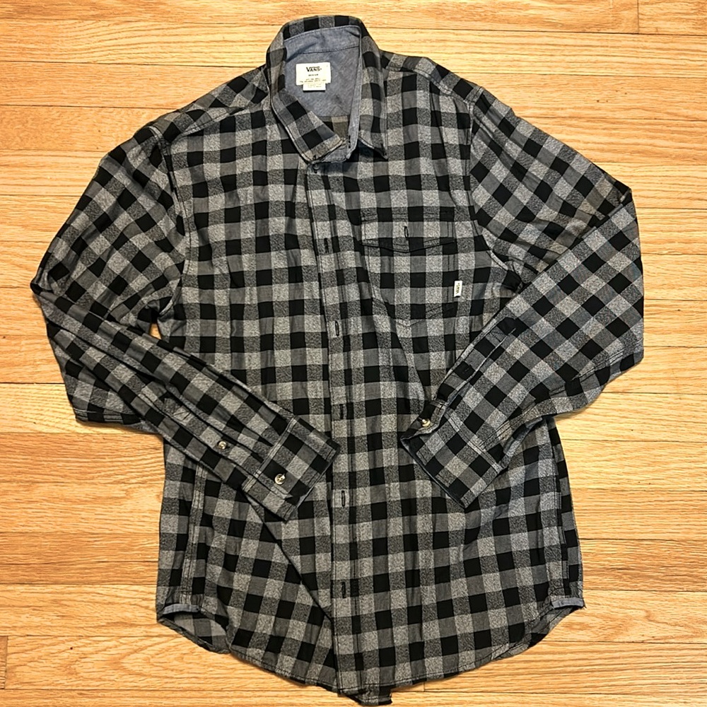 Vans Mens Plaid Button Down Long sleeve Shirt. Black and Grey. Size Medium.